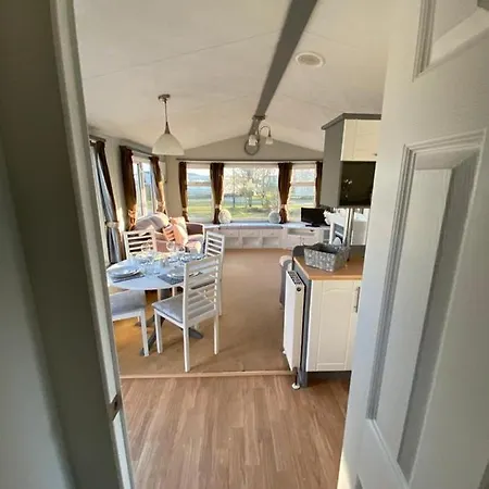 Holiday home 2 Bedroom Static Caravan Near The Lake *