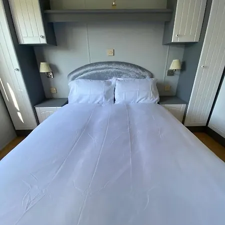 2 Bedroom Static Caravan Near The Lake Σπίτι διακοπών *
