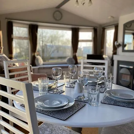 Holiday home 2 Bedroom Static Caravan Near The Lake