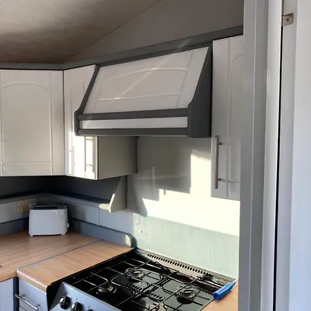 2 Bedroom Static Caravan Near The Lake *
